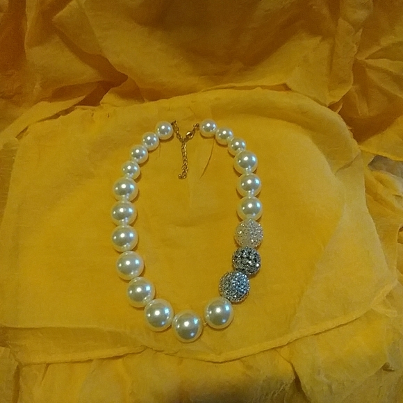 Necklace with three side Rhinestone balls. - Picture 2 of 2